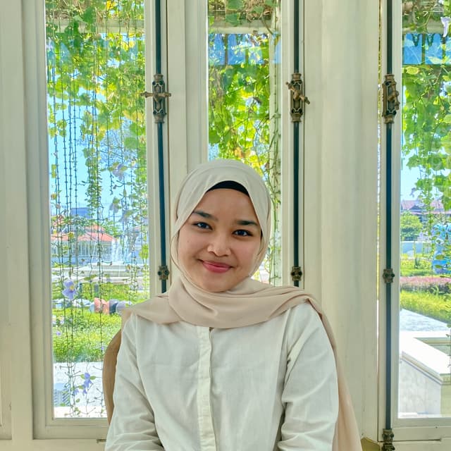 Shafira's photo
